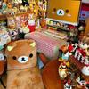 Cartoon Rilakkuma All-in-One Plüschstuhl Kissen Rückenlehne Kissen Weiches Gemütliches Sitzpolster für Wohnheim Bürostuhl Sofa Schlafzimmer Geschenk