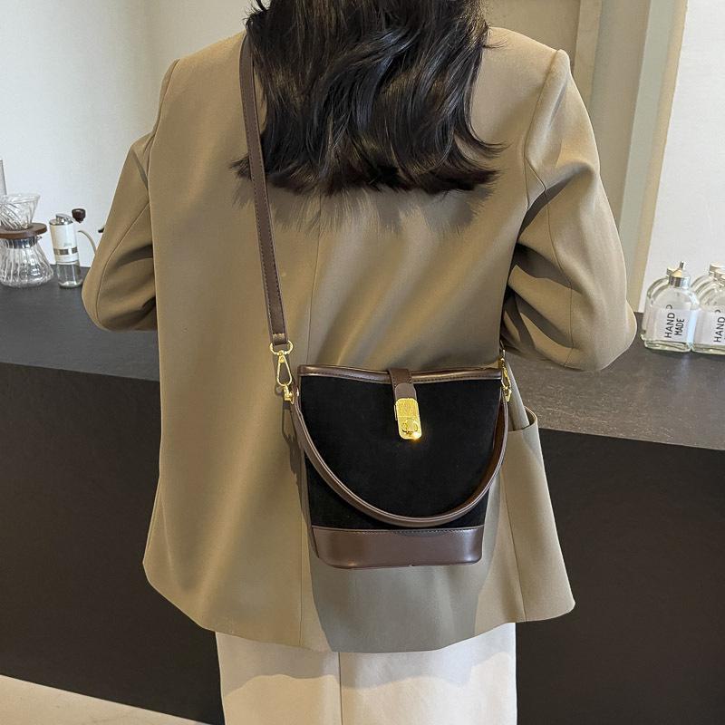 

2025 Жіноча ретро Maillard великої місткості осіння сумка-відро 19*10*18 чорний