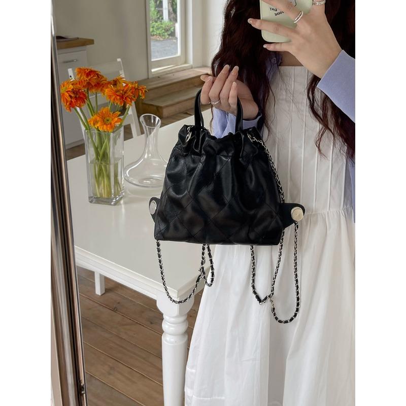 

Korean Version of Ins Xiaoxiang Style Diamond Chain Backpack for Women s New Casual and Versatile Large Capacity Handheld Commuter Bag