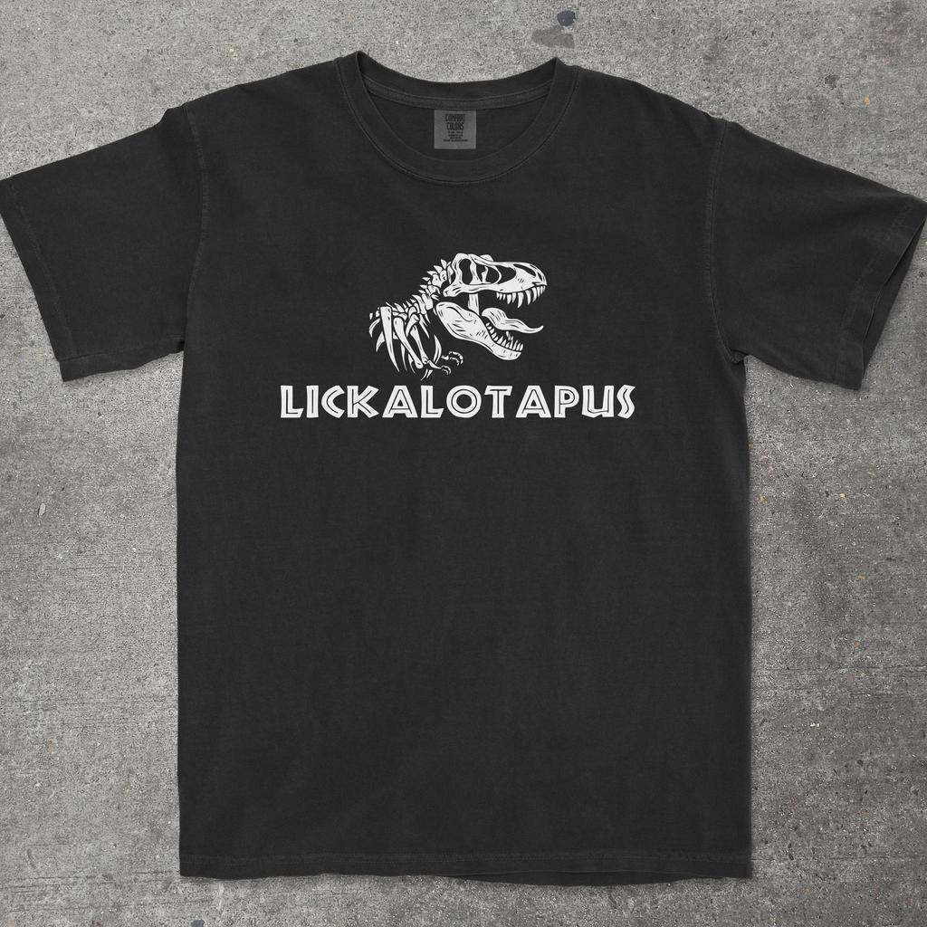 Men Funny Dinosaur Skeleton Graphic T‑Shirt Humor Lickalotapus Print Crew Neck Short Sleeve Loose Cotton Streetwear Tees Tops