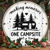 Segno Metallico Divertente a Forma di Camper Vintage Decorazione Murale Design Rustico da Campeggio