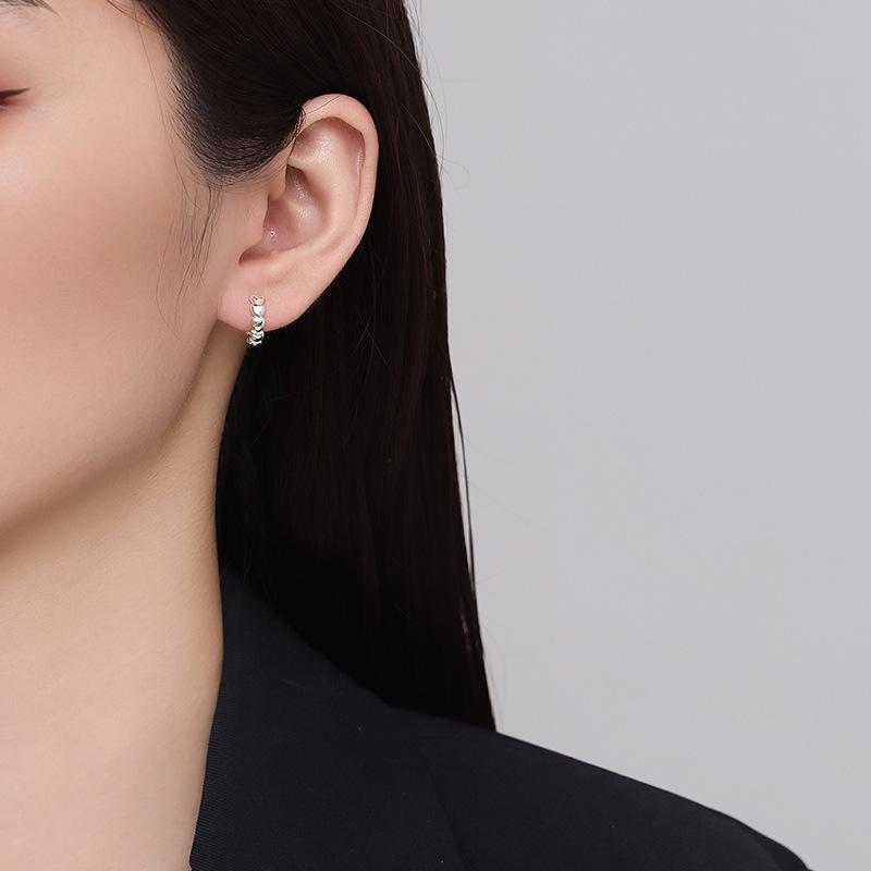 Love Circle Ear Buckle Women's Simple Ins Cold Wind Temperament Versatile Peach Heart Earrings