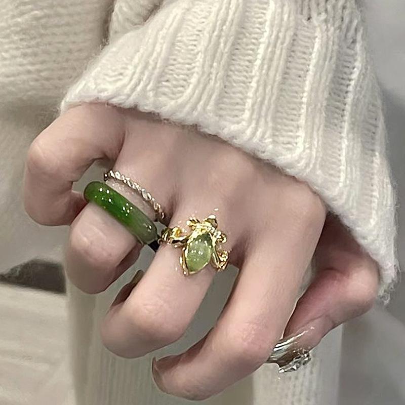 Classic Retro Glossy Cat Eye Green Flower Rings for Women New In Retro Palace Style Elegant Ring Wedding Engagement Jewelry