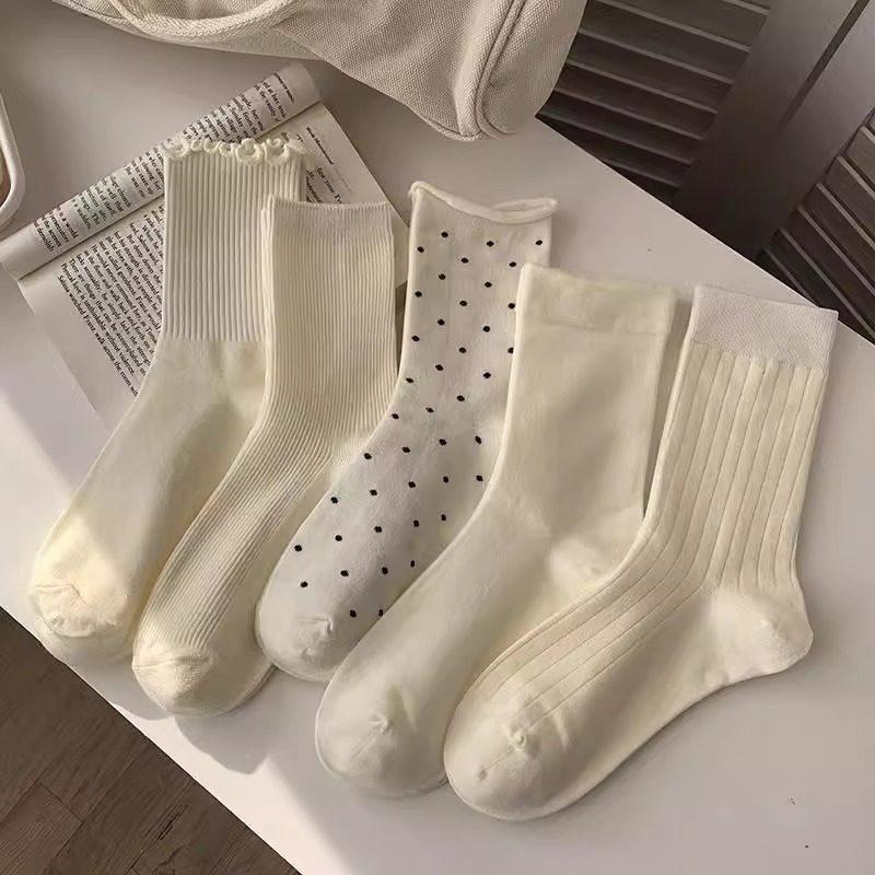 Women's Mid-Tube Solid Color Socks - Black & White, Korean Style, All-Match, Trendy for Spring and Autumn Sports.