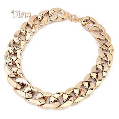 Náhrdelník s lesklým náhrdelníkom v štýle Diamin Punk so strihom