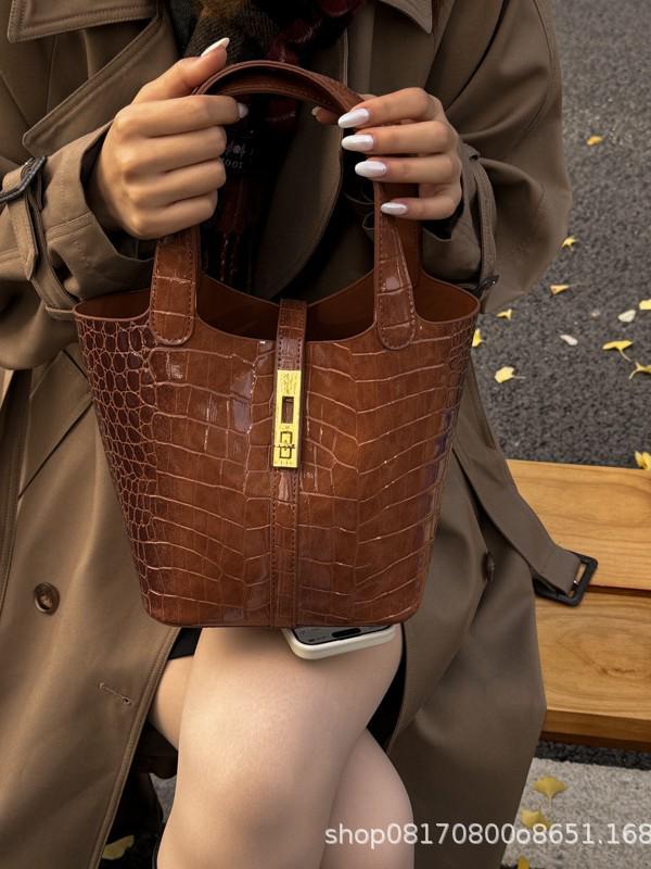 European & American Fashion Crocodile Pattern Bucket Bag - Lightweight, Retro, Versatile Handbag