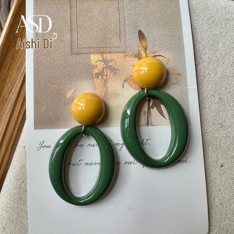 Hong Kong Style Retro Polka Dot Earrings: Playful Red Ear Clips for Girls and Women