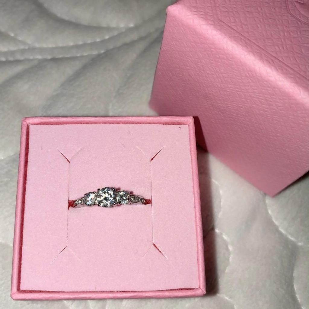 Used Swarovski stilla attract ring round cut with box