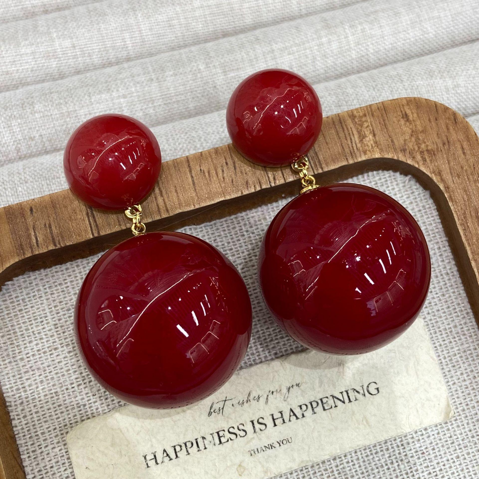 

Xiaoxiangfeng Temperament Stud Earrings Women S Light Luxury Design High-End Earrings Retro Hong Kong Style Exquisite Earrings New