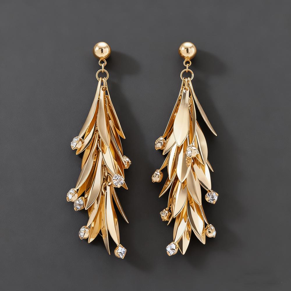 Exquis Longs Boucles d'Oreilles Feuille à Franges avec Diamants Micro-sertis - Design de Niche Élégant pour un Effet Amincissant