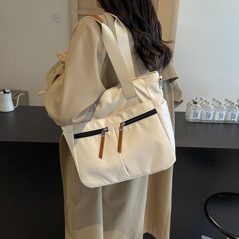 Korean Version of Large-capacity Nylon Bag Women's 2025 Simple Fashion Lightweight Casual Portable Tote Bag Casual Messenger Bag