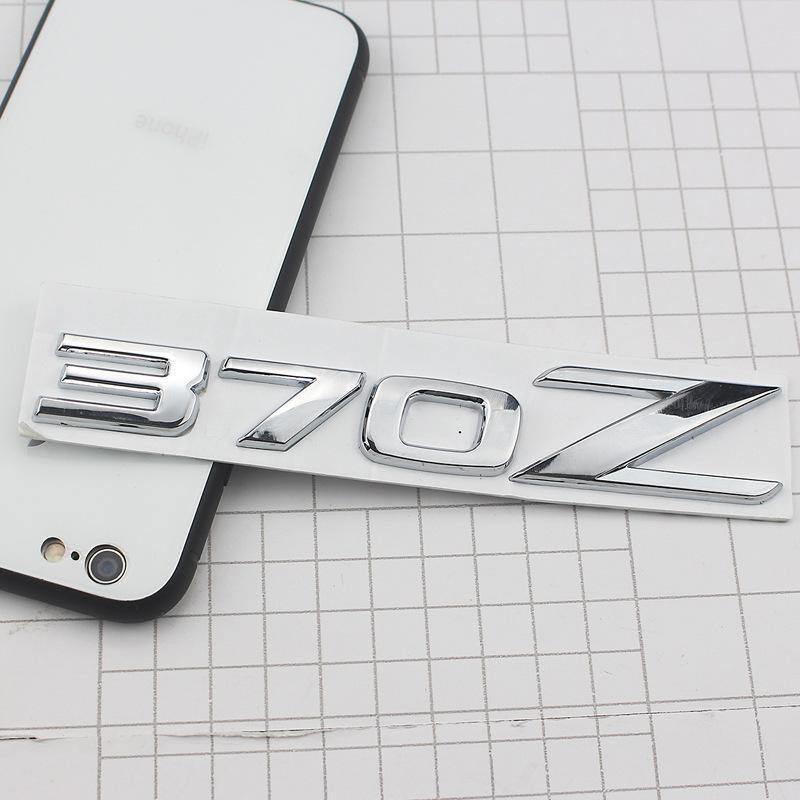 350Z Metallkarosserie 370Z Heckkiste mit Z Heckkisten-Logo gekennzeichnet, und Z 350Z Modifikation an der Seitentür angebracht