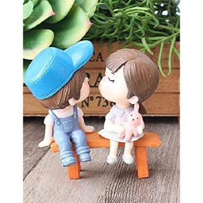 Ζευγάρι που φιλιέται σε πάγκο Ρητινένιο Διακοσμητικό Ζευγάρι Μινιατούρες Δώρα Αγίου Βαλεντίνου για Φίλη Φίλο Σύζυγο Σύζυγο Αγίου Βαλεντίνου