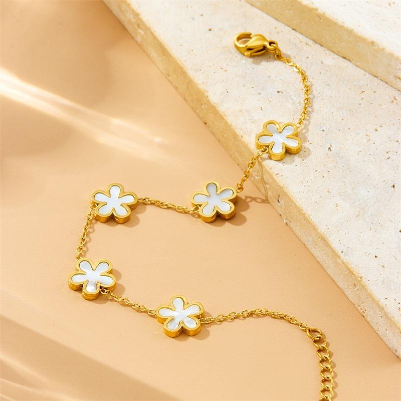 Gold White Flower Charm Bracelet, Dainty Five-Petal Flower Link Bracelet, Elegant Adjustable Jewelry for Women Daily Wear Gift