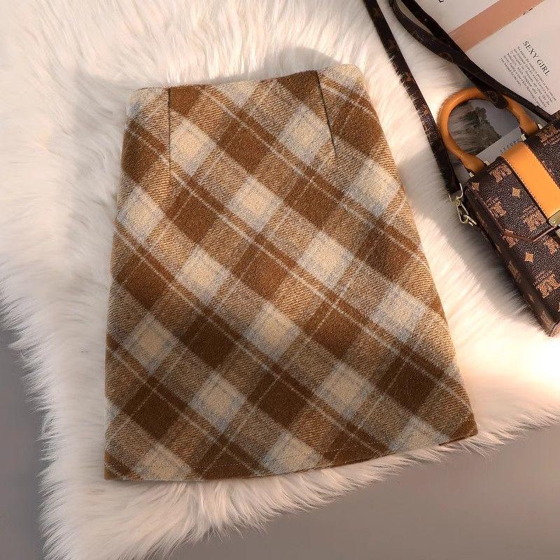 Women s High-Waisted A-Line Woolen Plaid Skirt - Spring/Autumn, Slimming, Anti-Exposure Design. M