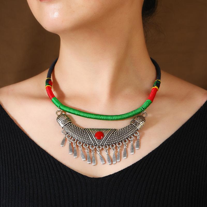 A few retro collars Miao short tassel neck chain woven Tibetan silver collarbone necklace women's performance accessories
