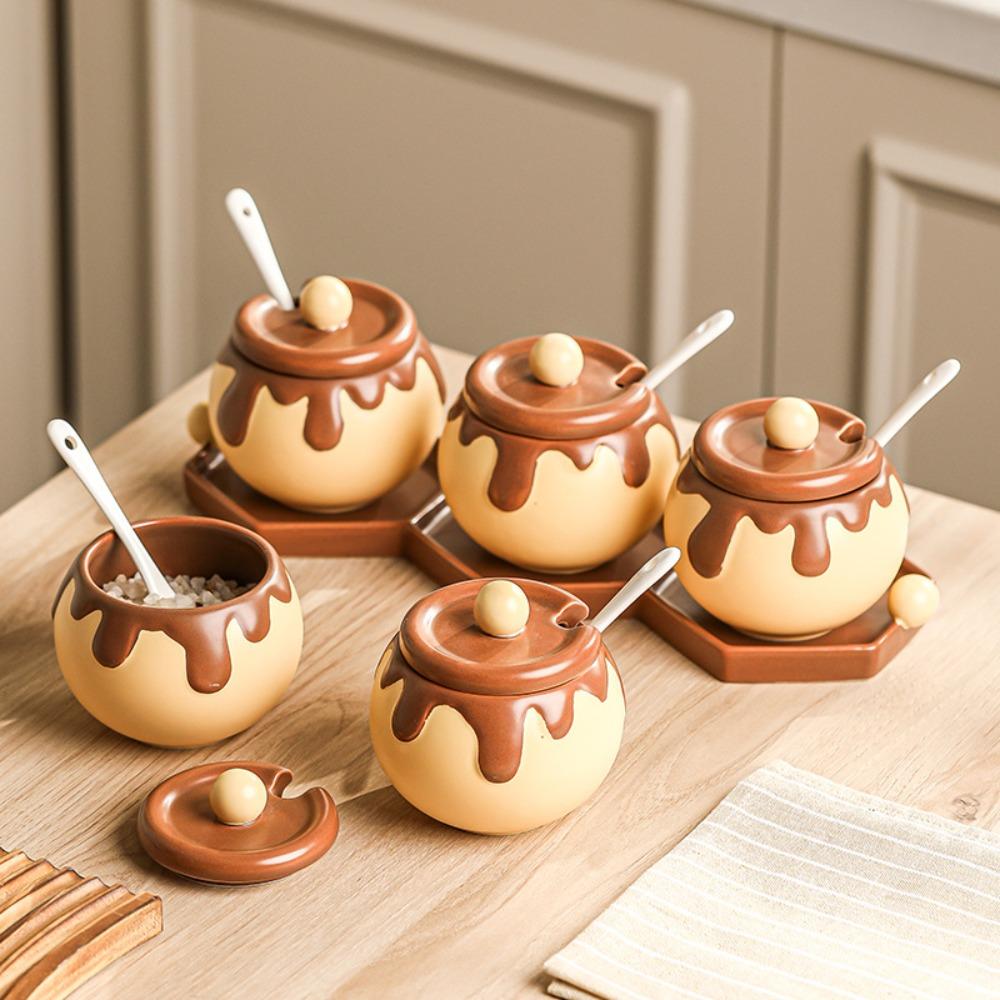 Creative Cartoon Honey Jar Design Ceramic Seasoning Jar Dust-proof with Spoon Spice Jars Mini Condiment Pot Restaurant