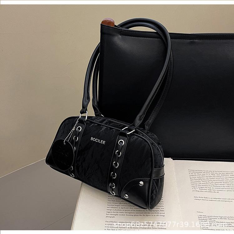 

Korean niche portable bowling bag women s matte guava pillow bag TikTok popular shoulder armpit bag чёрный