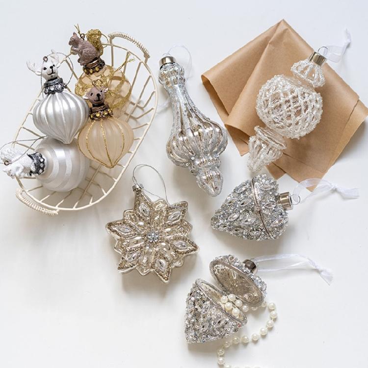 Ornamenti di Natale in Vetro Premium con Forme Creative a Goccia e Scoiattoli e Dettagli Dinamici di Glitter