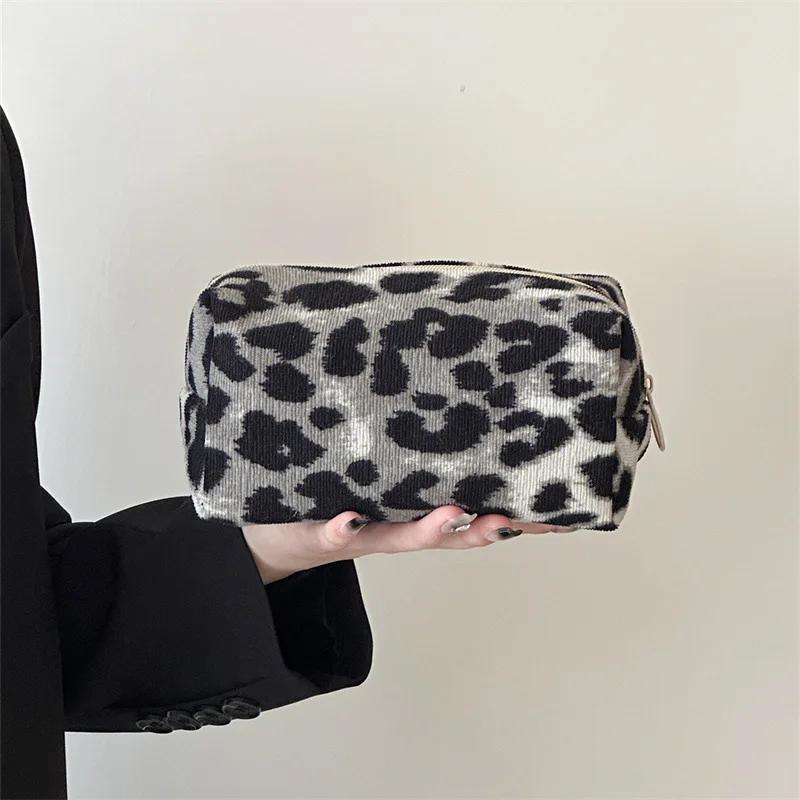 Autumn and Winter Leopard Print Makeup Bag Large Capacity Toiletry Bag Women's Makeup Pouch Travel Cosmetic Organizer Bag