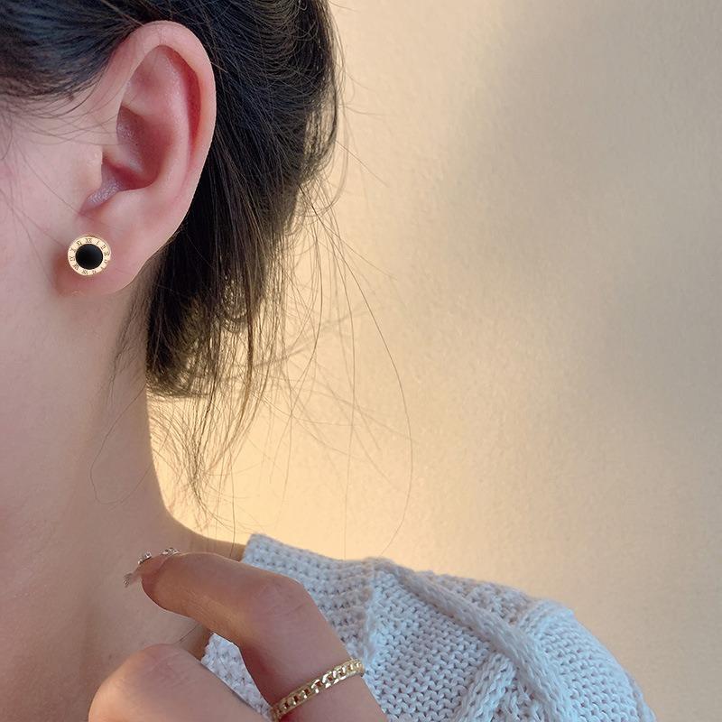 Klassische Mode 18K Gold Titanstahl einfache römische Ziffern runde Ohrstecker für Männer und Frauen 2025 neue Ohrringe