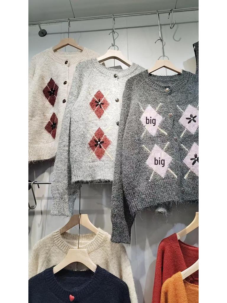 Women's Korean Argyle Knit Cardigan: Retro Round Neck Sweater for Autumn/Winter