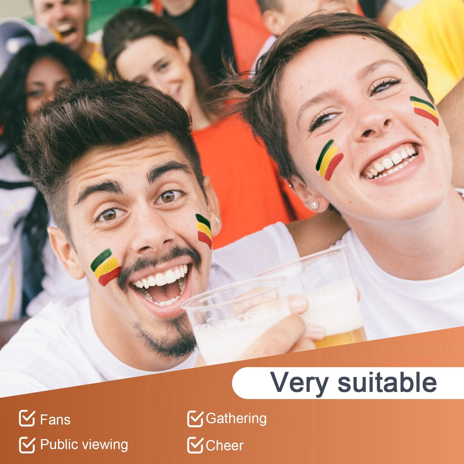 

Лицо и тело футбольных болельщиков легко очищать в течение длительного времени с помощью окрашенной косметики. One Size