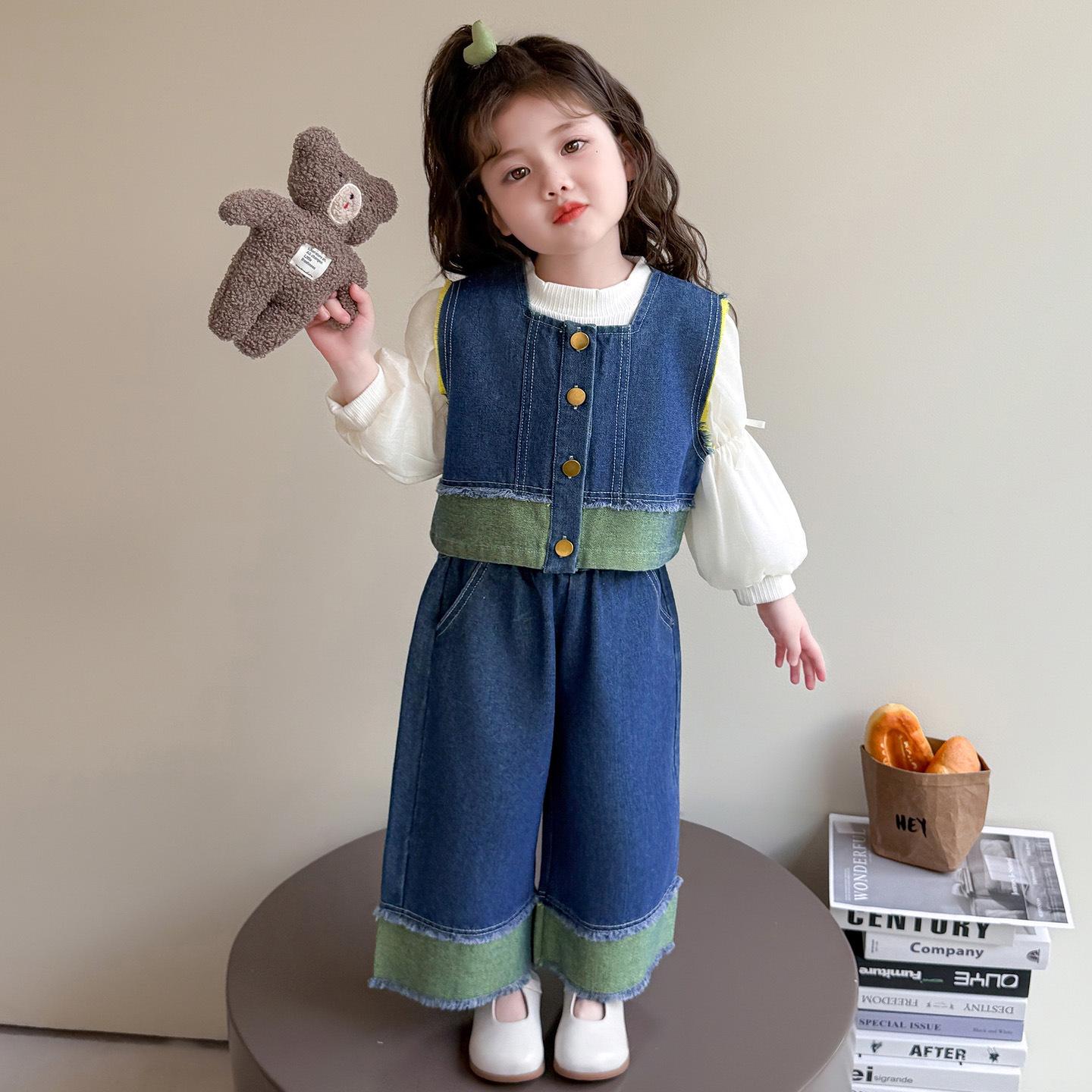 

Девочковый джинсовый комплект 2025: Модный жилет в корейском стиле и широкие брюки для детского сада 110cm