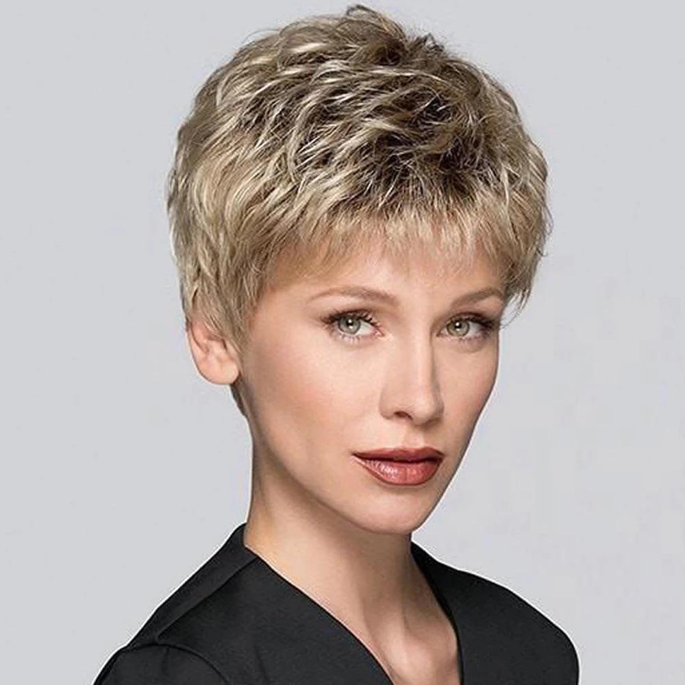 Păr scurt vopsit pufos de femei la modă