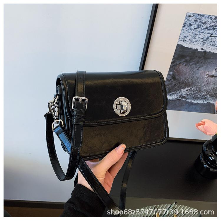 Collegiate Style Retro Crossbody Bag Women's 2025 New Commuter Bag Literary and Casual Large-capacity Shoulder Bag Small Square Bag