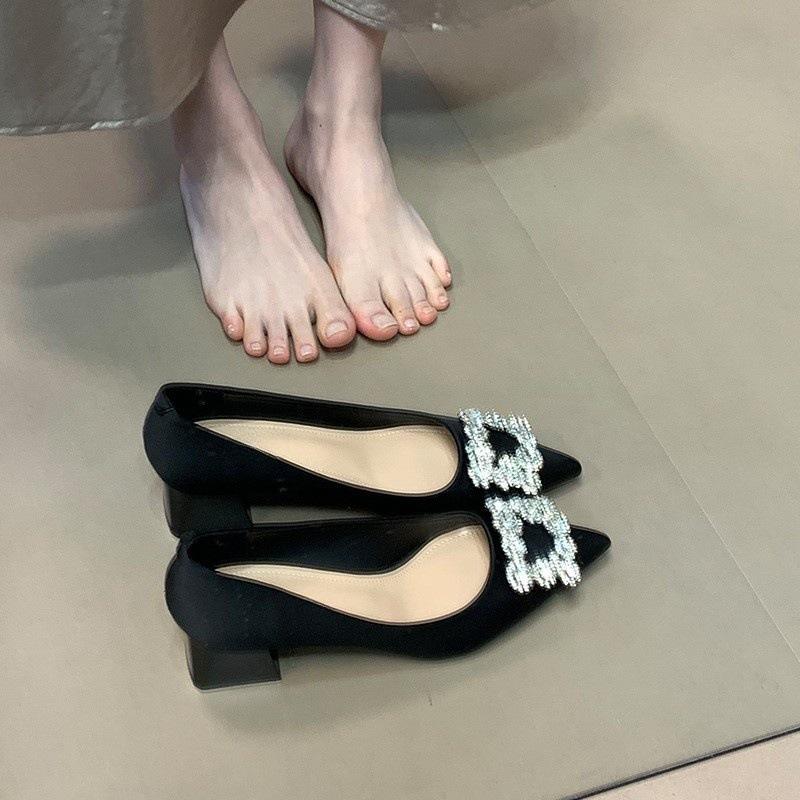 

Туфли женские на толстом каблуке с квадратной пряжкой и стразами, новинка 2025 года, атласные туфли с острым носком на высоком каблуке, свадебные туфли 40