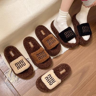 English Internet Celebrity Slippers Women's Wear 2025 Autumn New Super Fire Versatile Retro Comfortable Foreign Hair Drag