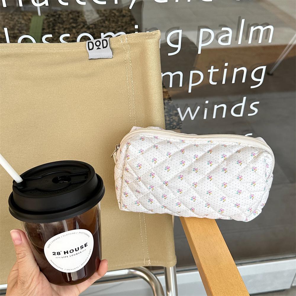 Fresh Quilted Hand-Held Cosmetic Bag for Girls - Large Capacity Cute Storage for Stationery and More