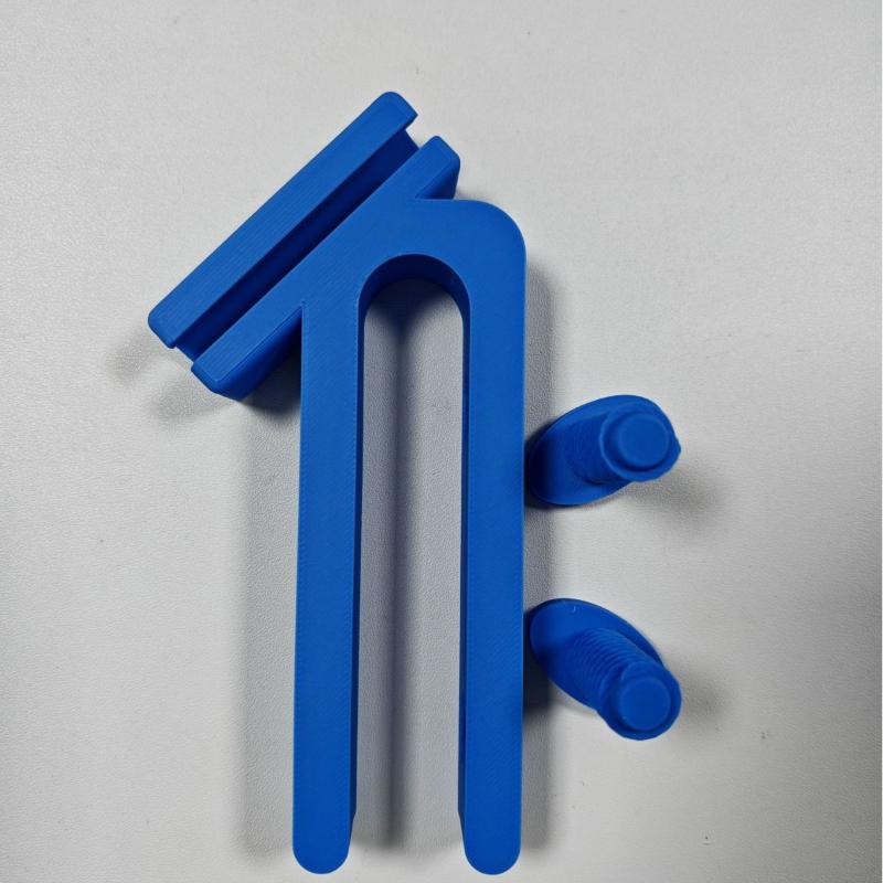 Space-Saving Edge Clip Hose Holder for Secure Water Storage In Gardens