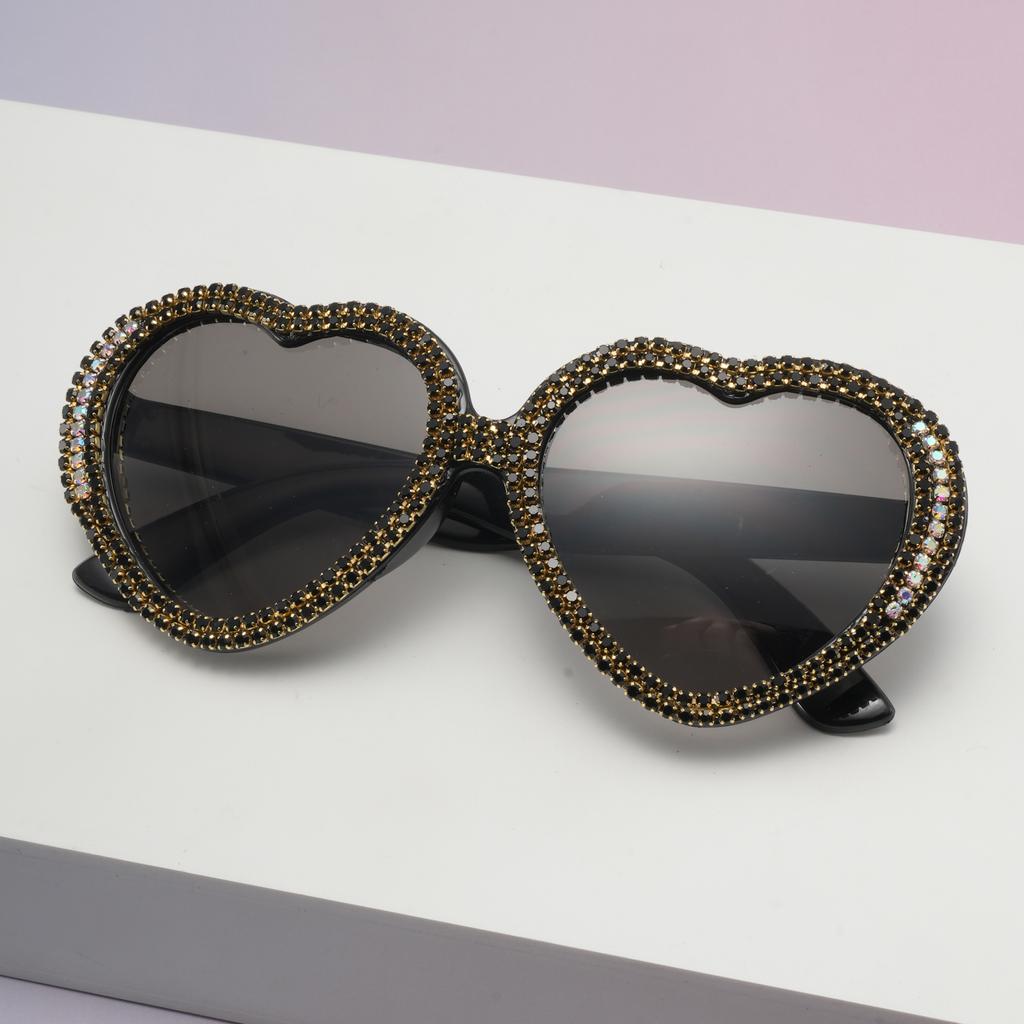 Female Heart-shaped Diamond-encrusted Sunglasses Outdoor Shades Classic and Romantic Party Glasses Gift