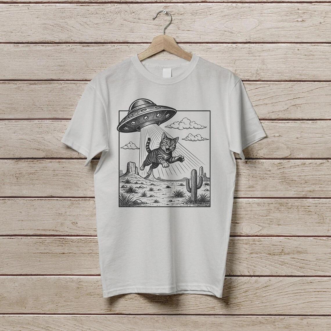 Vintage UFO Funny Cat Shirt, Retro UFO Cowboy Cat Abduction T-Shirt XS
