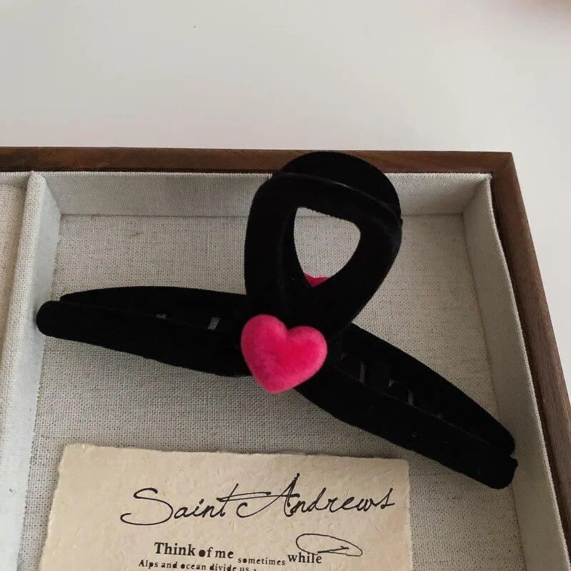 

Женские изысканные черные плюшевые заколки для волос в форме сердца, винтажные розовые заколки для волос Love, когти для девочек, заколки для волос, заколки, аксессуары для волос, головные уборы