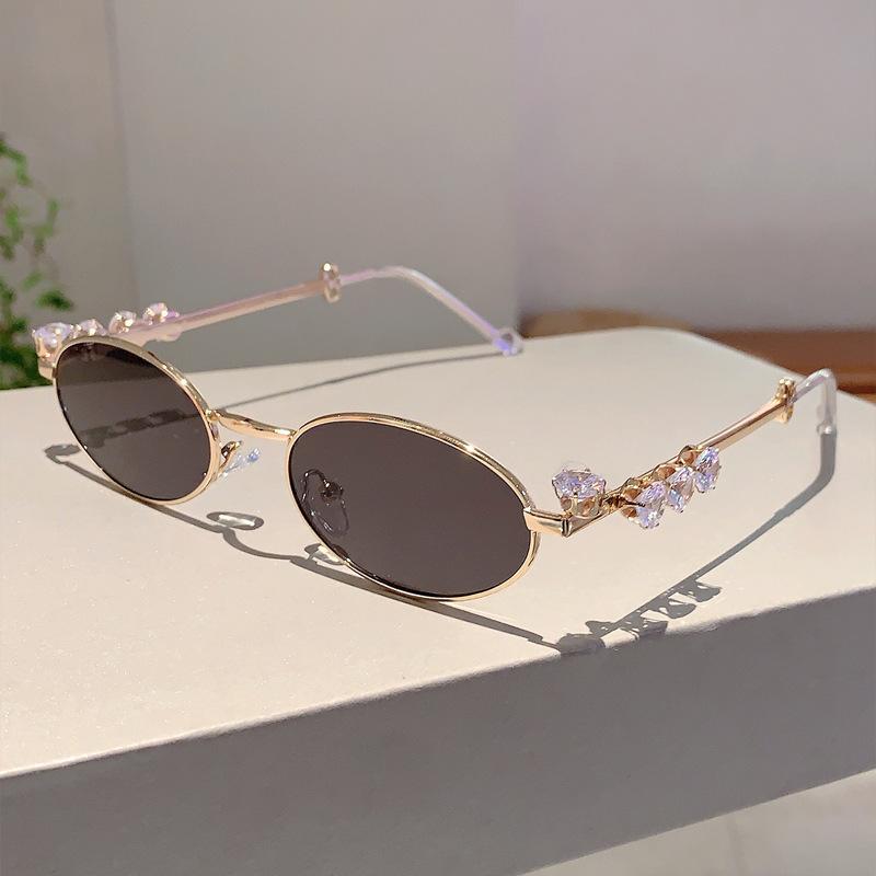 

Vintage Luxury Brand Designer Small Metal Frame Oval Diamond Sunglasses Women For Men Sun Glasses Trend Punk Popular Shades