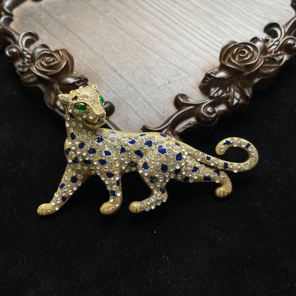 Vintage Brass & Enamel Distressed Leopard Brooch - Unique 3D Design for Coats and Suits