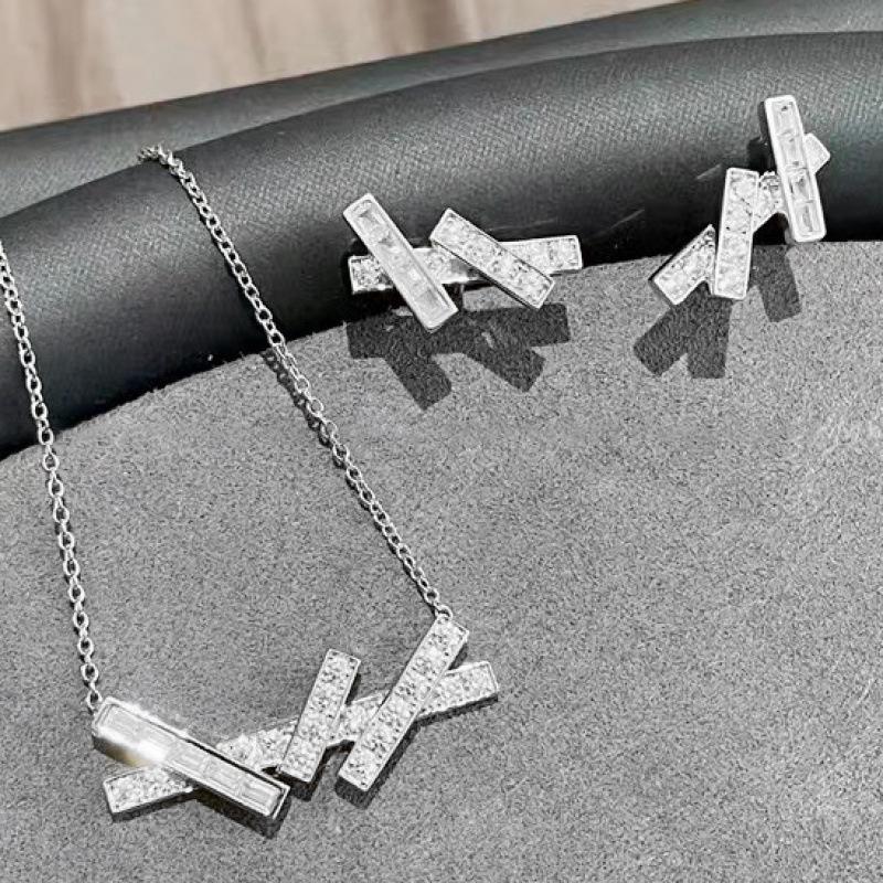 Geometric Elegance: Luxurious Rectangular Clavicle Necklace  Earring Set