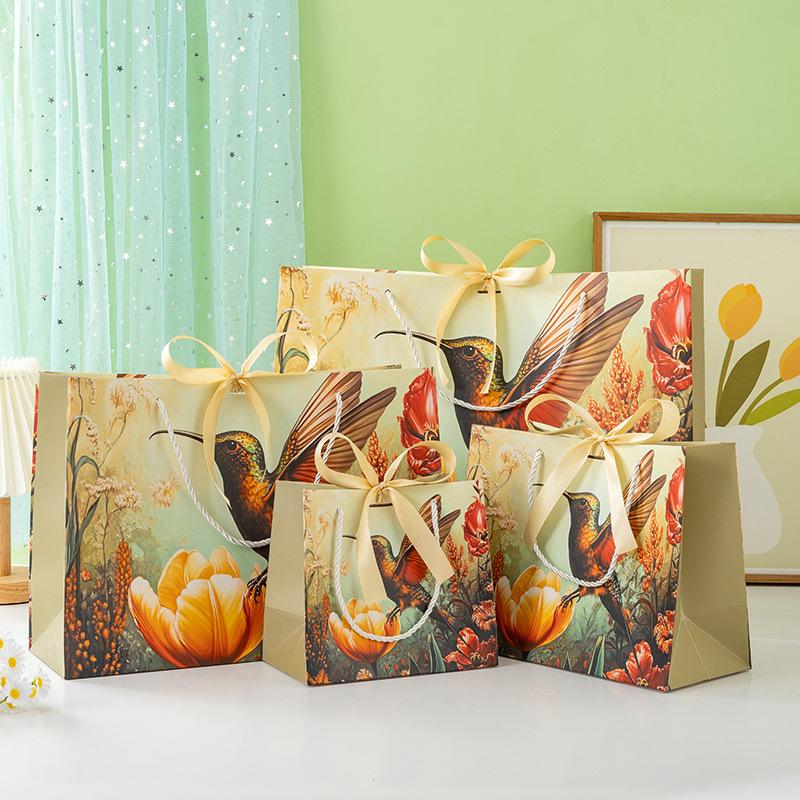 Advanced Sense, Retro Flower and Bird, Gift Bag, Hand-held Clothing Packaging Bag, Paper Bag, Gift Bag, Companion Gift Bag