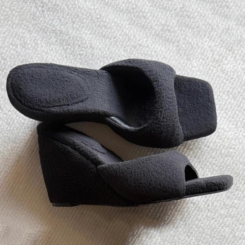 

Plush open-toed one-word slippers casual round doodle square head wedge heel high-heeled cotton slippers 40 чорний