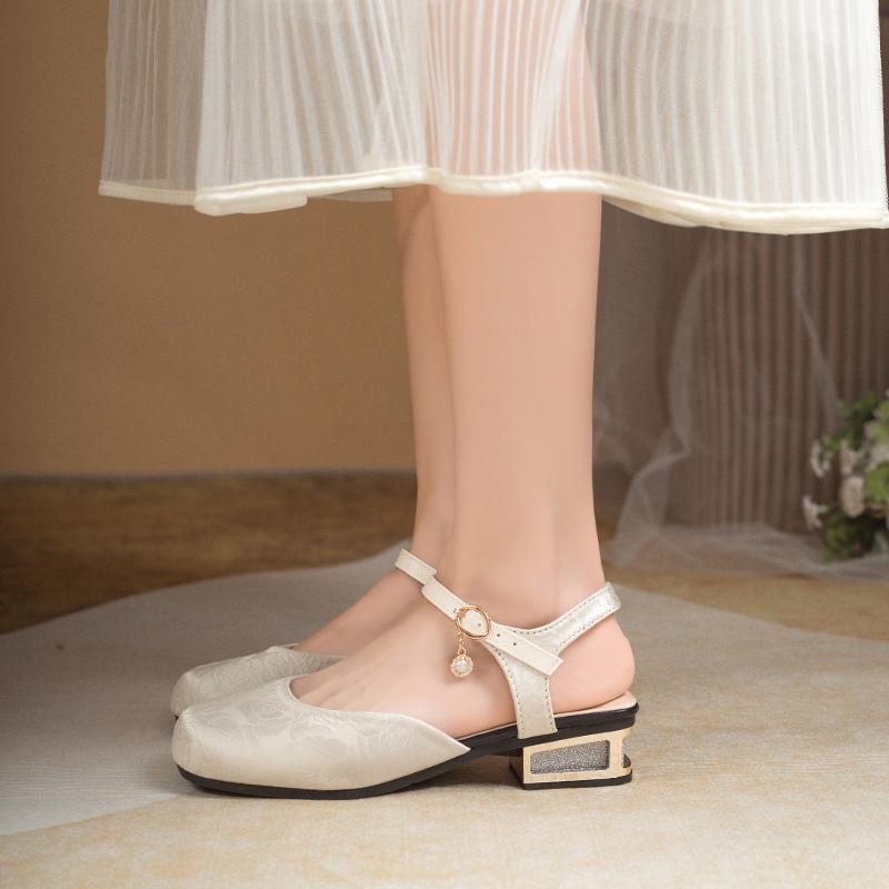 Mode 2025 Frühling Sommer Neu Retro Quadratische Zehenpartie Lässige Schuhe Damenmode Dicker Absatz Perle Sanfte Hochhackige Sandalen Schuhe Weiblich