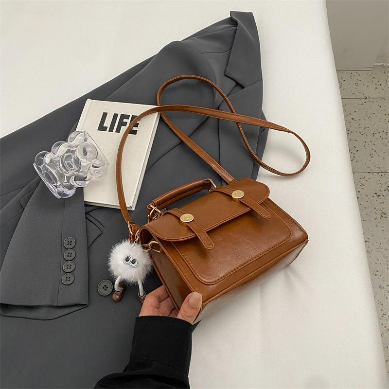 Temperament Commuter Retro Fashion Handbag 2025 Winter New Versatile Ins Solid Color Texture Messenger Small Square Bag