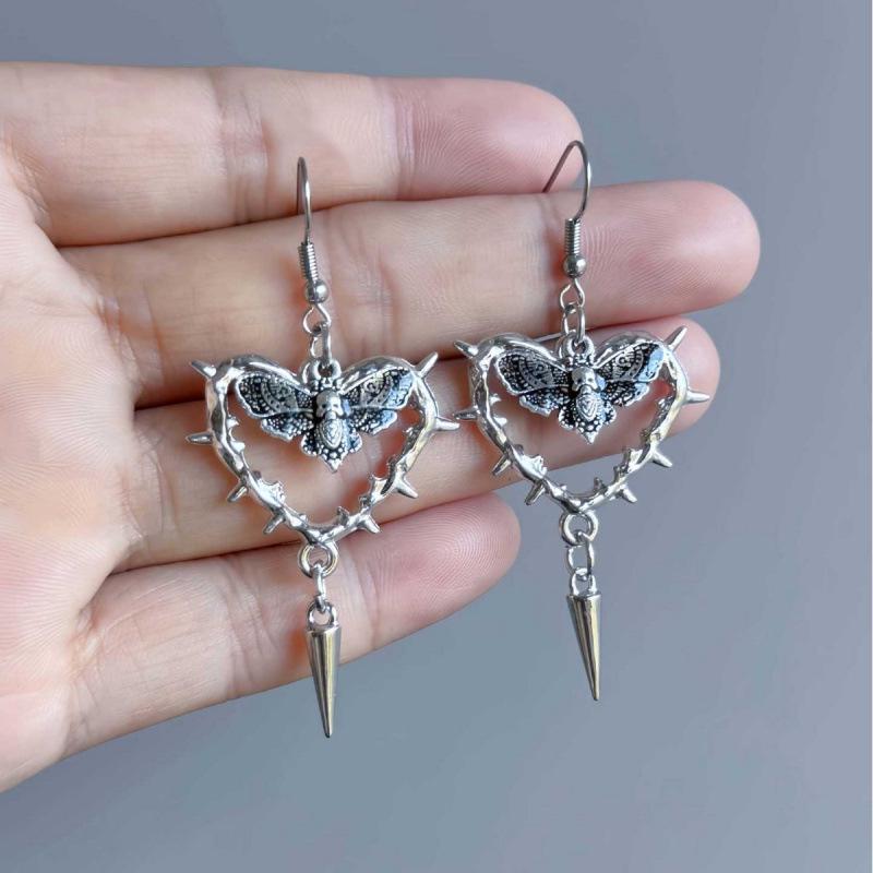 Dark Gothic Punk Heart-Shaped Black Moth Thorn Rivet Earrings