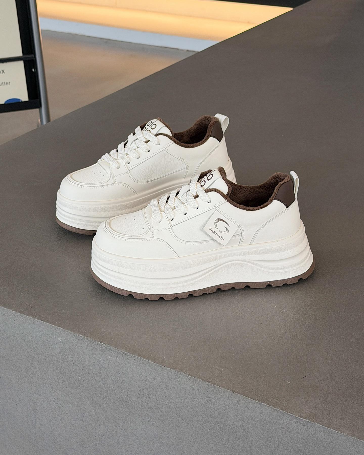 

Minimalist little white shoes women s cotton shoes winter round head leather velvet warm muffin platform casual shoes women s board shoes 40