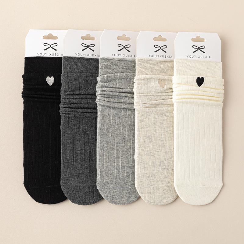 5/10 Pairs Comfortable Casual and Versatile Women's Autumn Winter Mid Calf Socks with Embroidered Heart Cotton Long Socks Cute Cotton Socks