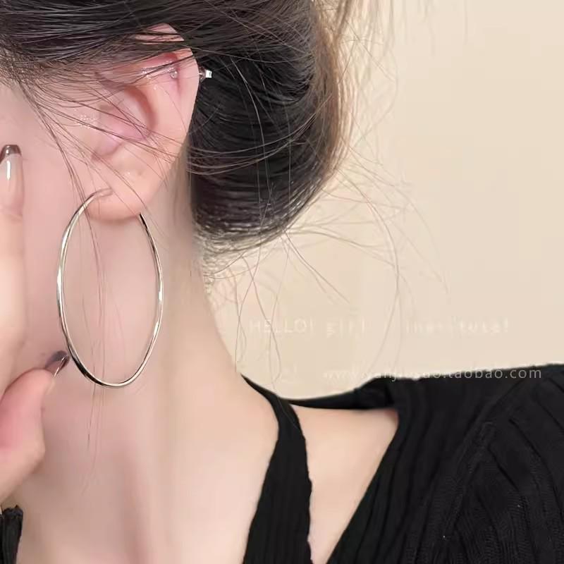 S925 Silver Needle Exaggerated Simple Hoop Earrings: Luxurious, High-End European & American Style for Women