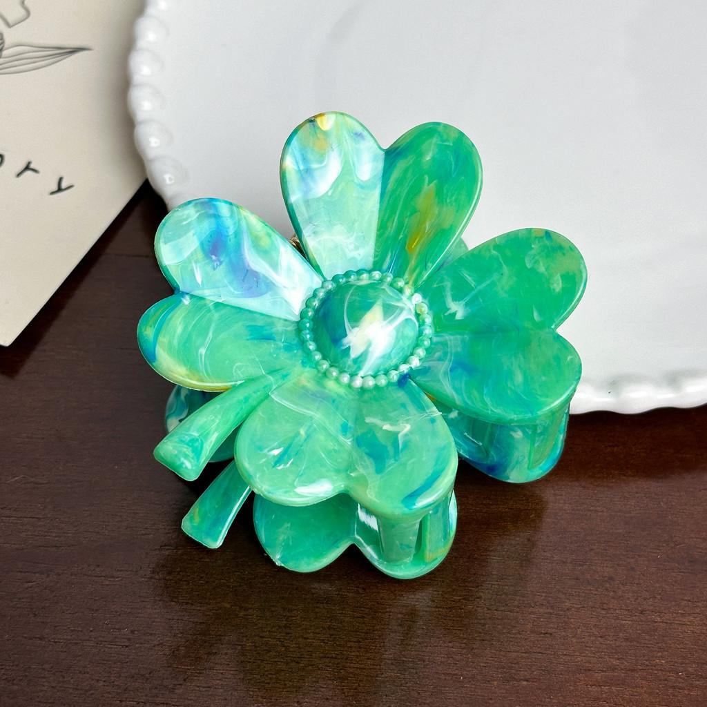 Stylish Gradient Color Four Leaf Clover Hair Clip Perfect For Fashionable Updos And Everyday Wear