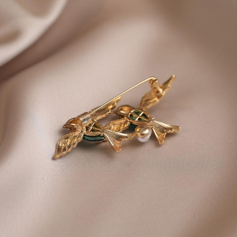 Exquisite Winged Bird Brooch Light Luxury Pearl Animal Pin High-end Women's Coat Suit and Corsage
